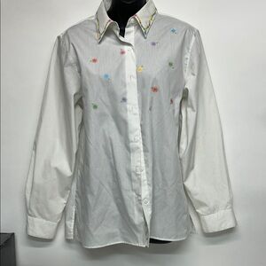 White Button-Up Shirt with Floral Embroidery foxcroft 10
